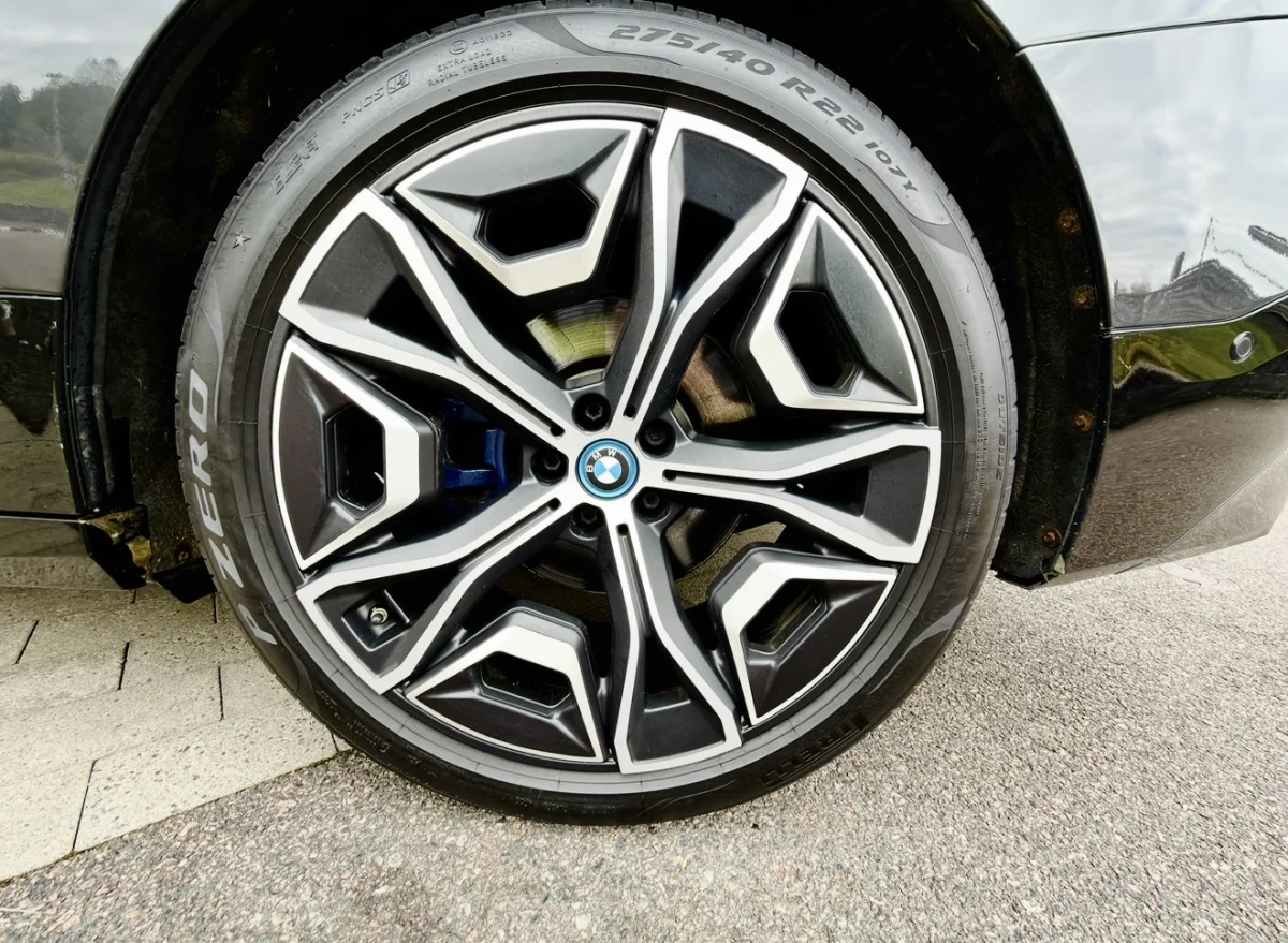 BMW iX xDrive50, 524hk, 2022